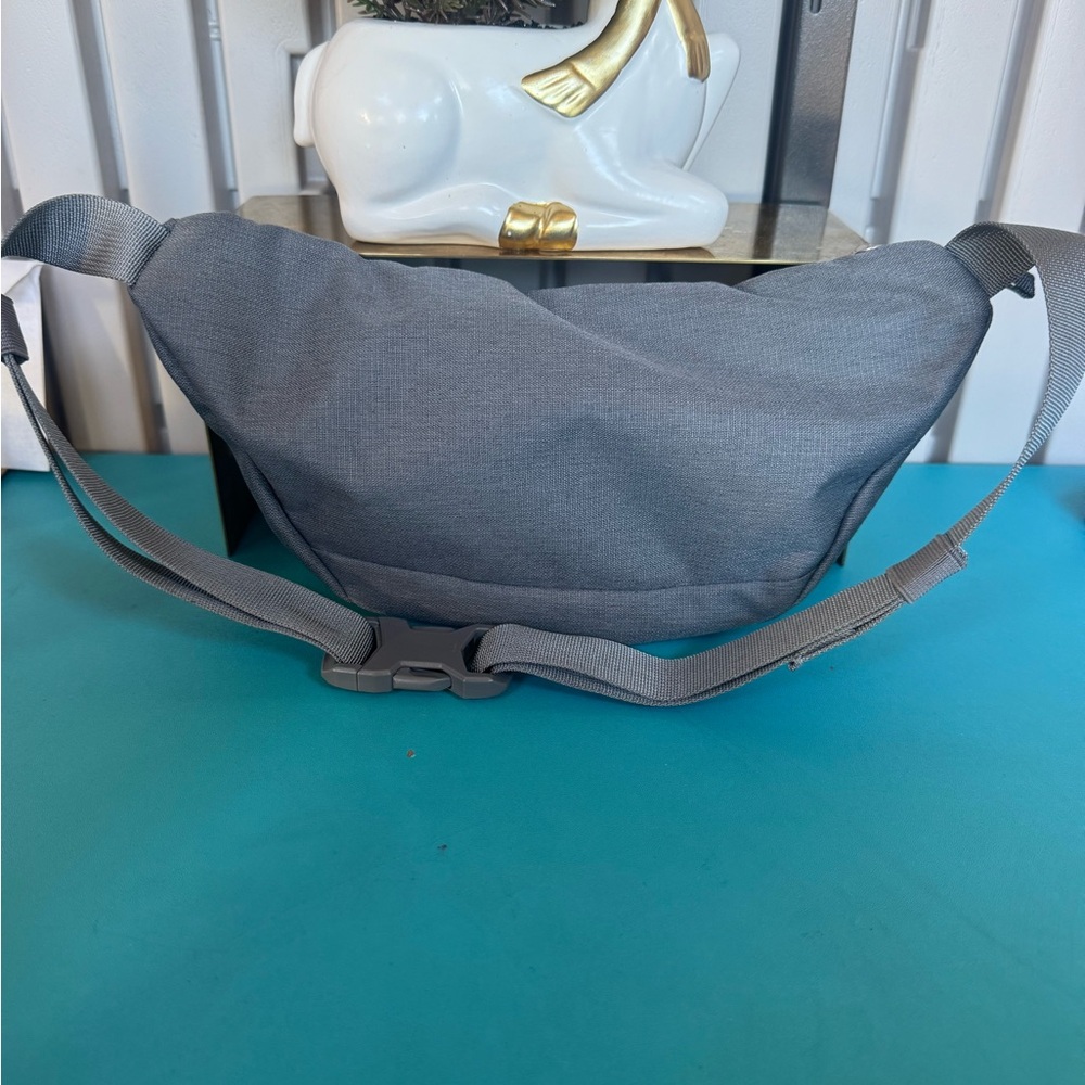 The North Face Charcoal Belt Bag - Picture 8 of 10